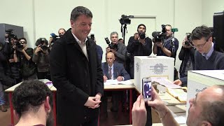 Elezioni Renzi al seggio di Firenze quotScusate il disturbo comè che si votaquot [upl. by Jeritah]