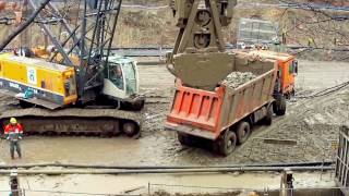 Escavatori dumper macchine in azione  Fratturazione [upl. by Lleret186]