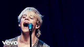 R5  Counting Stars Live In London ft The Vamps [upl. by Ciri544]