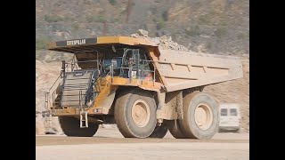 Auto Plus au volant dun Caterpillar Dumper de 60 tonnes [upl. by Codel248]