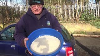 EASY FISHING Bait Tips Preparing bread for feed [upl. by Reve]