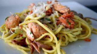 Recept  Pasta met verse zalm [upl. by Tterrab]