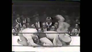 Wladek Killer Kowalski vs Antonino Argentina Tony Rocca 1950s professional wrestling match [upl. by Yeh]