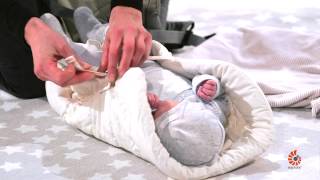 How Do I Use Infant Insert  360 Baby Carrier  Standing  2014  Ergobaby [upl. by Sirron323]