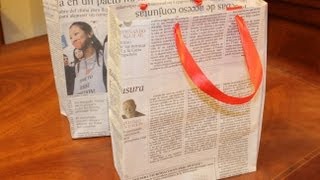 Reciclar periódicos bolsa de regalo diy newspaper gift bag [upl. by Eimam]